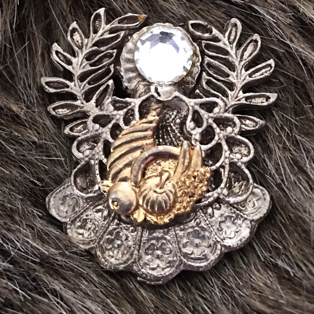 Vintage cornucopia crest two tone brooch pin